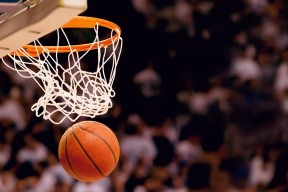 湖人连胜势头不止，八村塁轰下24分刷新赛季纪录，湖人8连胜却传来坏消息