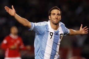 曼城官方宣布哈兰德续约至2029年，年薪创英超新高，哈兰德 曼城球迷群