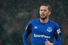 皇马在欧洲超级杯中击败对手，夺得第六座欧洲超级杯奖杯，皇马欧超杯夺冠第一次