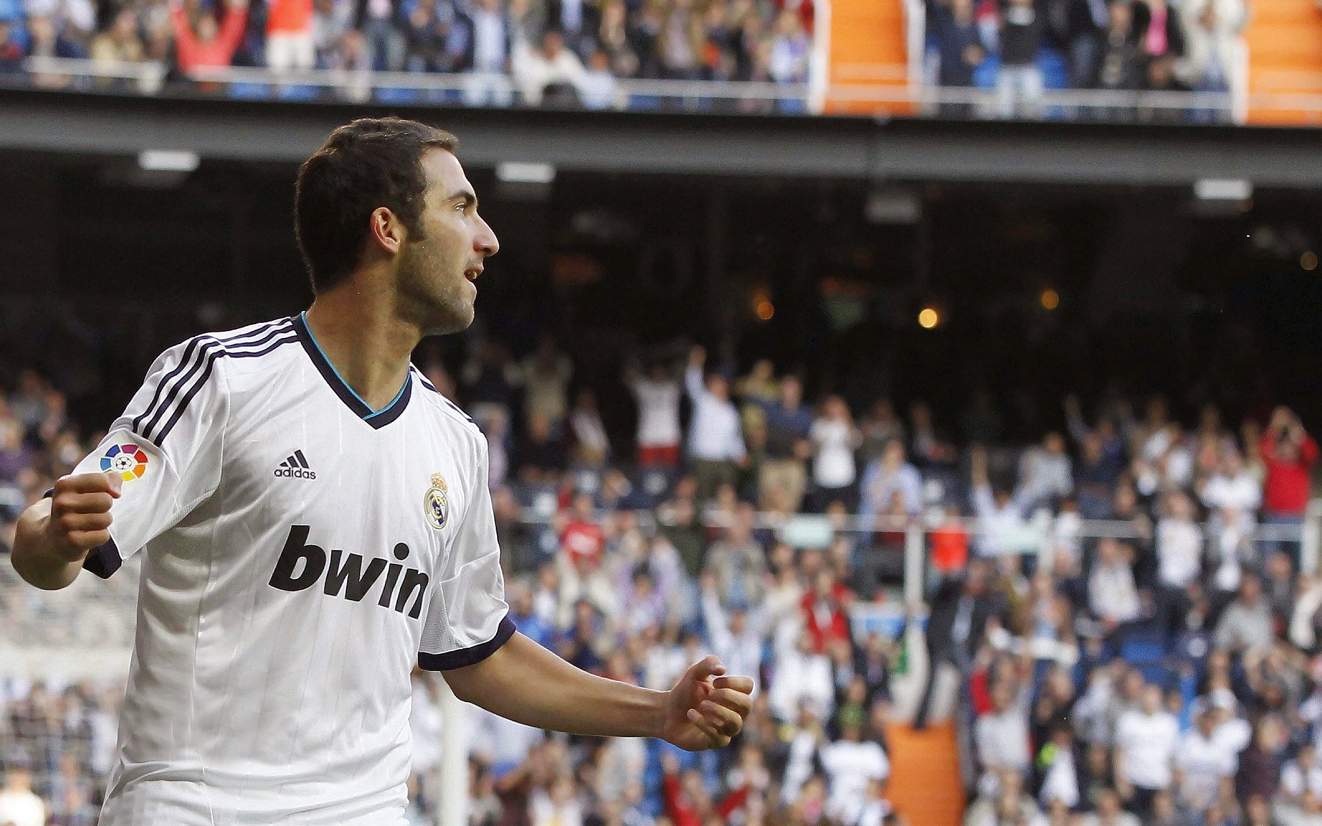 _夜景跑步比赛：灯火辉煌中的健康之旅_，夜景跑步的句子